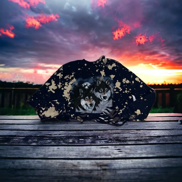 Covington Tops - Covington wolf cropped sweatshirt